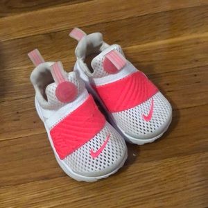 Toddler Nike presto.